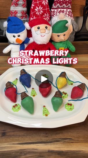 Christmas Light Strawberries, Strawberry Christmas, Christmas Cake Decorations, Strawberry Dip, Lifestyle Business, Christmas Sweets, Chocolate Strawberry, Covered Strawberries, Chocolate Covered Strawberries