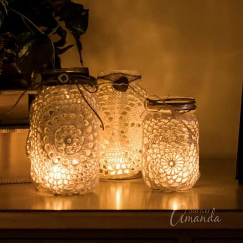 Doily Luminaries - home decor, wedding centerpieces Doily Luminaries, Candle Holder Diy, Wedding Luminaries, Recycled Jars, Diy Vintage Decor, Crafts For Seniors, Christmas Mason Jars, Mason Jar Wedding, Diy And Crafts Sewing