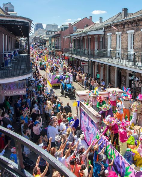 Easter parade in New Orleans French Quarter New Orleans Parade, New Orleans Aesthetic French Quarter, Mardi Gras Aesthetic, Fit Moodboard, Magnolia Promenade, Louisiana Tattoo, New Orleans Festivals, Nola Trip, Vacay Spots