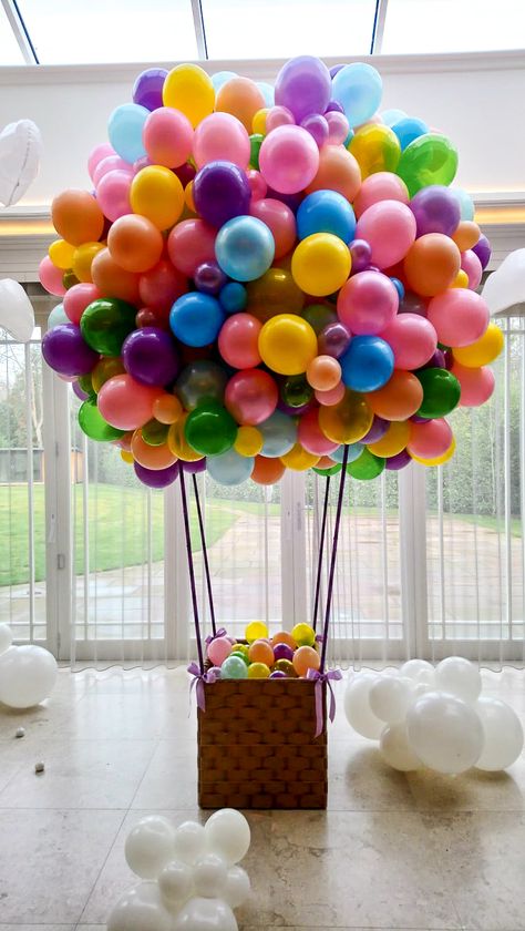 Balloon Hot Air Balloons - By Bubblegum Balloons Diy Hot Air Balloons, Outdoor Halloween Decor, Hot Air Balloon Party, Idee Babyshower, Balloon Clouds, Bubblegum Balloons, Baby Balloon, Balloon Installation, Halloween Tattoo