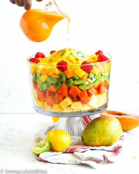 Tropical Fruit Salad Recipe Fruits Arrangement, Tropical Fruit Salad Recipe, Best Picnic Food, Easy Picnic Food, Fruit Desserts Easy, Tropical Fruit Salad, Spaghetti Salad, Fruit Salad Recipe, Side Salad Recipes