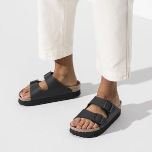 Platform Birkenstocks, Birkenstock Heels, Platform Birkenstock, Platform Outfit, Popular Sandals, Birkenstock Outfit, Black Birkenstock, Birkenstock Style, Two Strap Sandals