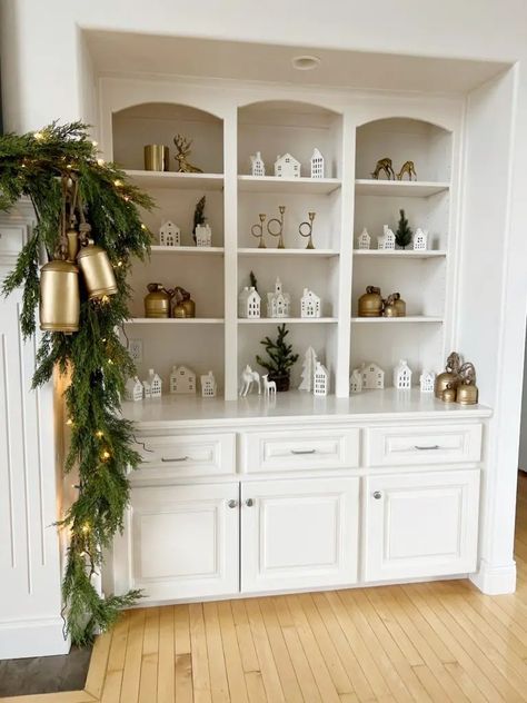 Christmas Decorating Ideas - Decorate Shelves For Christmas, Christmas Decor On Shelves, Christmas Decor Ideas For Shelves, Christmas Built In Shelves Decor, Decorating Bookshelves For Christmas, Decorating Shelves For Christmas, Decorating Built In Shelves Living Room, Decorating Built In Shelves, Built In Shelf Decor