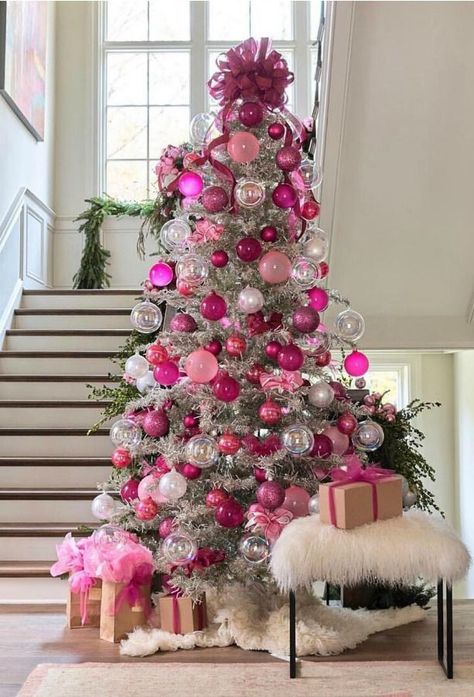 Pink Christmas Decor, Rosa Shocking, Christmas Decor Inspiration, Pink Christmas Decorations, Silver Christmas Tree, Black Christmas Trees, Pink Holiday, Pink Christmas Tree, Christmas Tree Ideas