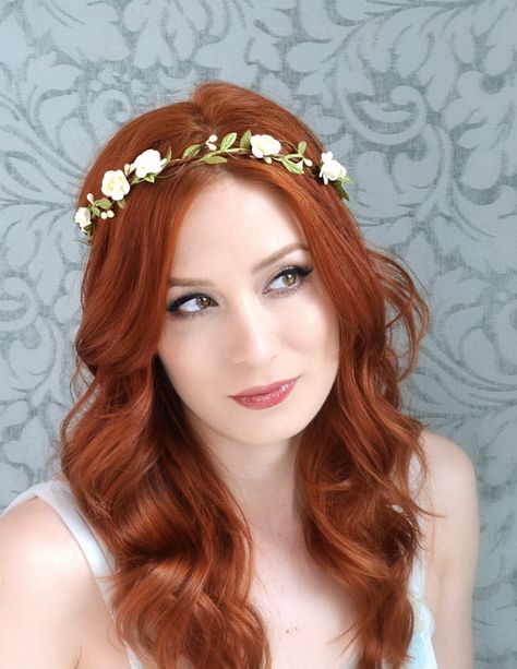 Rustic Wedding Hair Accessories, Simple Flower Crown, Boho Floral Crown, Boho Bridal Headpiece, Rustic Wedding Hairstyles, Flower Crown Hairstyle, Boho Wedding Hair, Vintage Wedding Hair, Floral Crowns