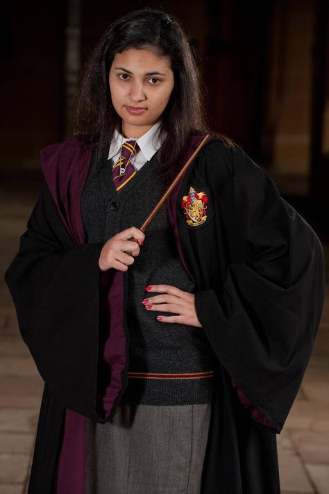 Hogwarts Cosplay, Hogwarts People, Gryffindor Uniform, Parvati Patil, Harry Potter Lumos, Hp Oc, Cosplay Group, Hogwarts Uniform, Group Cosplay