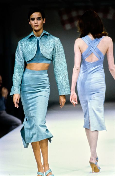 Alaïa Spring 1991 Ready-to-Wear Collection | Vogue Fashion 1990s, Azzedine Alaïa, Fashion Runway Show, 90s Inspired Outfits, 90s Runway Fashion, Azzedine Alaia, Red Carpet Gowns, White Outfit, Clothes Ideas