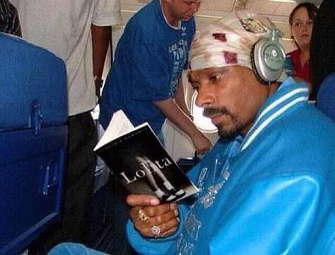 Celebrities Reading, Playlist Covers Photos, Snoop Dog, Muhammad Ali, Funny Reaction Pictures, Book Addict, Snoop Dogg, Celebrity Pictures, Reaction Pictures