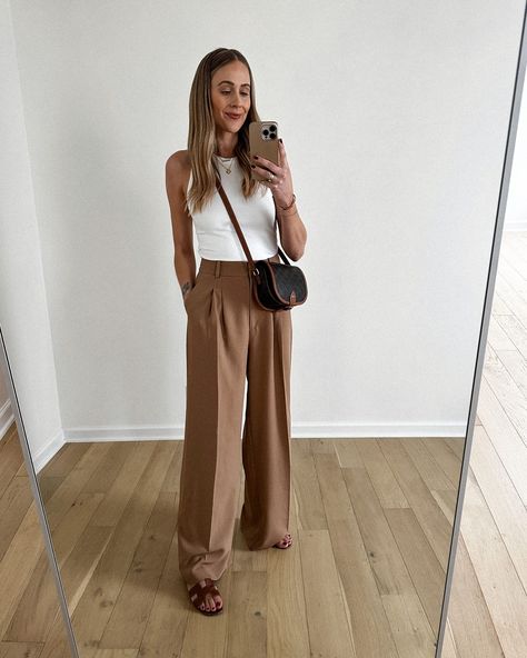 Tan Trousers Outfit Women, Camel Trousers Outfit, Tan Trousers Outfit, Camel Outfits, Trousers Street Style, Elevated Outfits, Trousers Women Outfit, Chic Jean Outfits, Camel Outfit