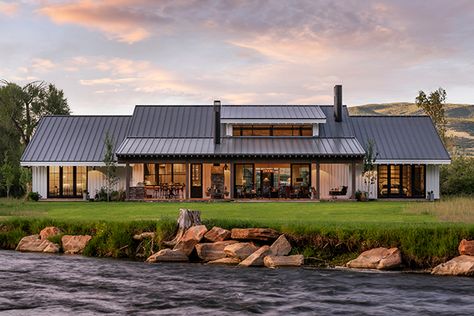 Ranch Style Architecture, Traditional Lake House Exterior, Contemporary Farmhouse Plans, Modern Farmhouse Ranch Exterior, Mountain Ranch House Plans, Contemporary Ranch Home, Modern Ranch Style Homes, Mountain House Design, Modern Ranch House