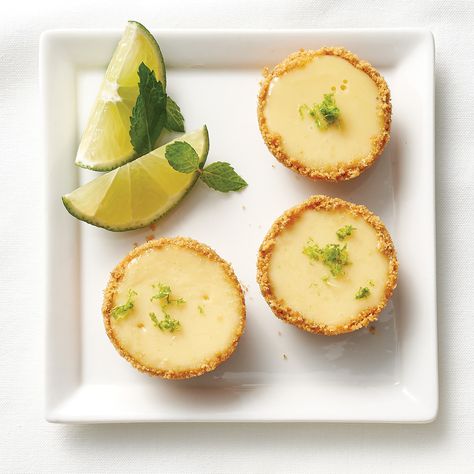 Key Lime Pie Mini Tarts, Key Lime Tartlets Recipe, Key Lime Pie Tarts, Mini Key Lime Tarts, Mini Keylime Pie Recipe, Mini Key Lime Pie Bites, Key Lime Tarts Mini, Dessert Canapes, Key Lime Tart Recipe