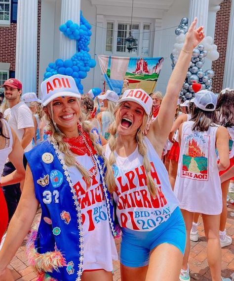 GRACIE on Instagram: "You always find your way back h🐼me #vestlifebestlife #ripbluevest" Usa Theme Sorority, Usa Sorority Theme, Dphie Bid Day, Phi Mu Bid Day, Sorority Pics, Strikes Again Bid Day, Axid Bid Day, Homecoming 2023, Find Your Way Back