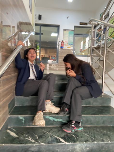 Indian School Farewell, Indian Best Friends Pics, Anime Snake, Memory Art, Casual Work Outfits Women, Best Friend Poses, Snap Friends, India School, Friends Instagram