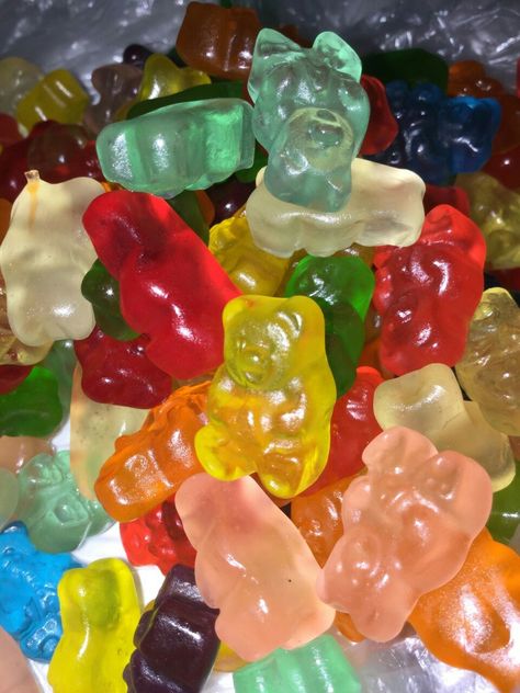 Gummy Aesthetic, Yupi Gummy, Freakshakes Recipe, Bear Pfp, Gummy Bear Candy, Junk Food Snacks, Original Iphone Wallpaper, Homemade Snacks, Gummy Bear