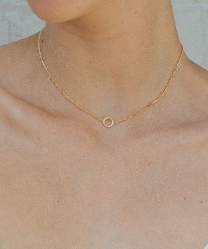 Golden Chain For Girl, Chain Ideas, Aesthetic Jewellery, Necklace Aesthetic, Golden Necklace, Golden Chain, Jewelry Simple, Minimal Aesthetic, Dainty Gold Necklace