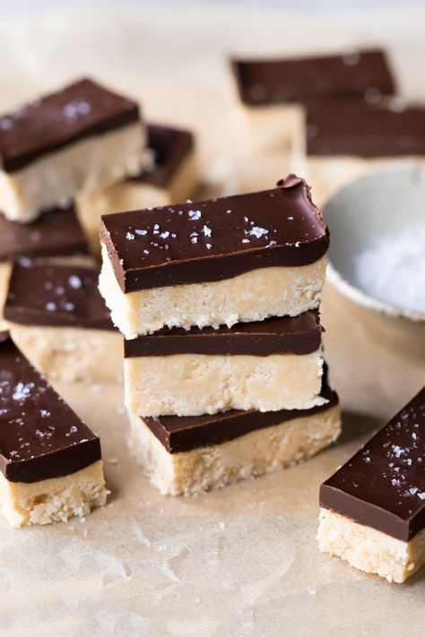 Protein Slice, Bake Gluten Free, Healthy Protein Bars, Peanut Butter Protein Bars, Coconut Oatmeal, Slice Recipe, Healthy Bars, Peanut Butter Roll, Peanut Butter Protein