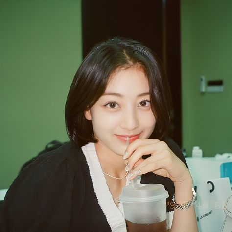 Jihyo Pfp, Twice Momo Wallpaper, Jihyo Icons, Park Ji Soo, Park Jihyo, Brown Eyed Girls, Twice Jihyo, Kpop Girl Bands, Ji Soo