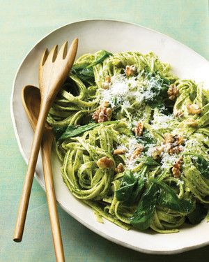 Fettuccine with Parsley Pesto and Walnuts Parsley Pesto, Chicken Fettuccine, Quick Pasta Recipes, Martha Stewart Recipes, Quick Pasta, Walnut Recipes, Enjoy Your Meal, Homemade Pesto, Pesto Recipe