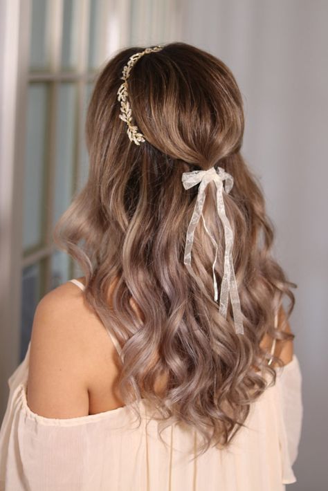 Do or Dye: 10 Wedding Hair Colour Tips for Brides | Make Me Bridal Bride Hair Color, Tips For Brides, Bridal Hair Half Up, Wedding Hair Colors, Colored Hair Tips, Flower Braids, Hair Mistakes, Hair Curls, Gorgeous Hair Color