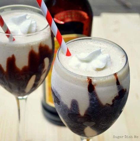 Kahlua Mudslides - Sugar Dish Me Mudslide Recipe, Cream Drinks, Boozy Milkshake, Irish Cream Liqueur, Classic Cocktail Recipes, Cocktails Recipes, Drinks Cocktails, Vegetable Drinks, Alcohol Drink Recipes