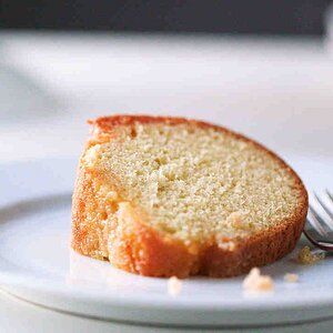 Kentucky Bourbon-Brown Butter Cake Recipe | Martha Stewart Brown Butter Cake Recipe, Brown Butter Cake, Key Lime Pound Cake, Bourbon Cake, Lime Pound Cake, Kentucky Butter Cake, Bourbon Glaze, Butter Cake Recipe, Kentucky Bourbon