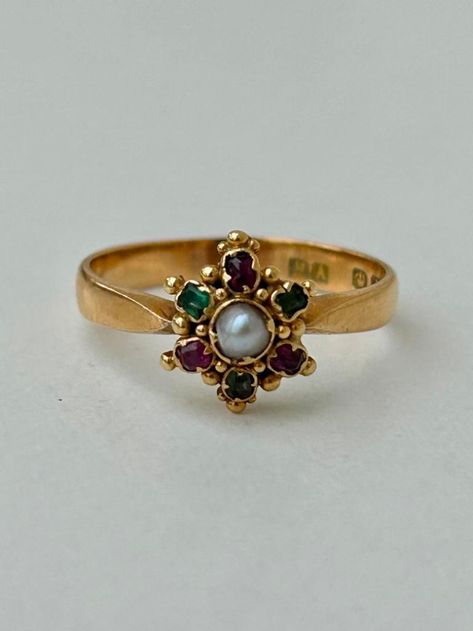 Georgian Ruby, Emerald and Pearl Yellow Gold Cluster Ring. Sweet and dainty antique cluster ring. Vintage Indian Jewelry, Pearl Cluster Ring, Georgian Ring, Ring Inspo, Gold Ring Designs, Princess Hairstyles, Ruby Emerald, Pearl Cluster, Pretty Jewelry