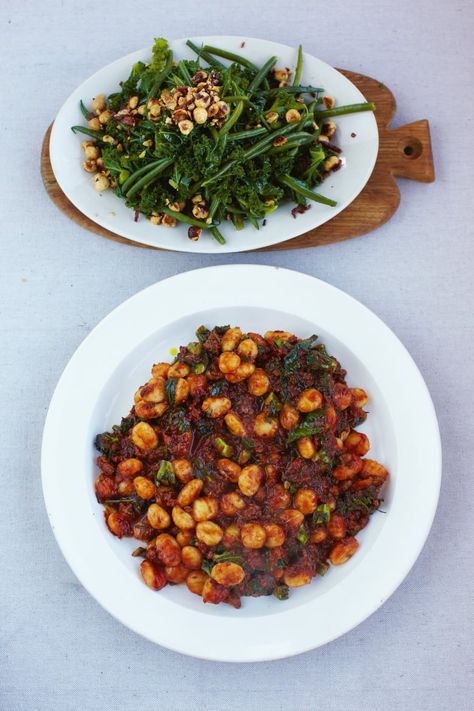 Jamie Oliver's 15 Minute Meals: Sausage Gnocchi with Warm Kale & Bean Salad | CBC Life Jamie Oliver 15 Minute Meals, Jamie's 15 Minute Meals, Sausage Gnocchi, Sausage Sauce, Jamie Oliver Recipes, 15 Minute Meals, Spicy Sausage, Chicken Pasta Recipes, Air Fryer Recipes Healthy