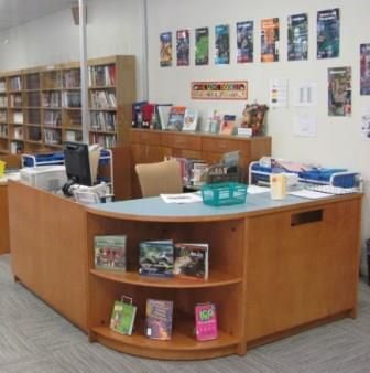 Circulation Desks - School Library Design - LibGuides at NYC DOE Office of Library Services Library Checkout, Library Desk, Tea Table Design, School Library Design, Library Furniture, Library Services, Library Decor, Library Design, School Library