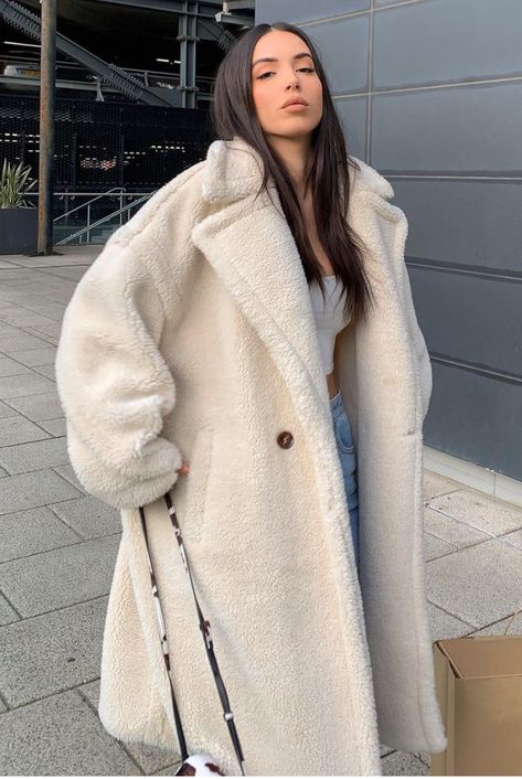 Fall Coat Outfit, Cute Winter Coats, Winter Mode Outfits, Winter Fashion Coats, Cold Outfits, Cold Weather Fashion, White Coat, Winter Trends, Coat Outfits