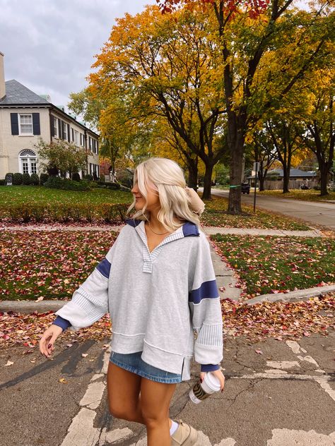 Why we love it: quality will blow you away slouchy perfection striped details-- SO CUTE oversized navy + grey combo is IT banded cuffs the pullover you'll wear EVERY DAY cutest collar Sizing: Small: 00-4 Medium: 6-8 Large: 10-12 runs oversized, Haidyn is 5'5 and wearing a size medium for a super slouchy fit. Casual Game Outfits, Cute Fall Vibe Outfits, 2024 Casual Fall Fashion, Cute Mom Fashion, Beach Style Winter, Mid Size Posing, Fall Fits Warm Weather, End Of Summer Outfit Ideas, Outfits To Wear In Europe Winter