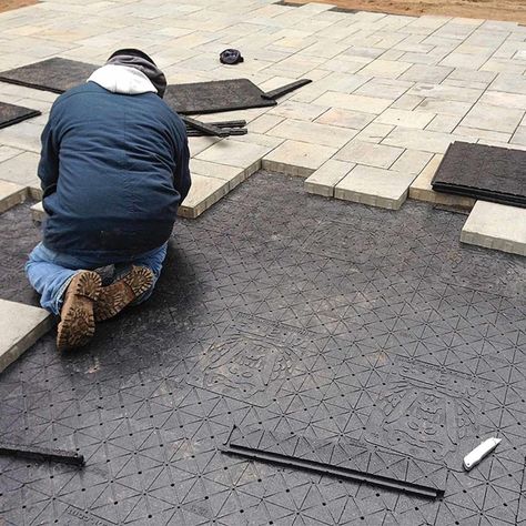 Easier Paver Patio Base That Will Save Your Back | Family Handyman Backyard Patio Pavers, Paver Edging, Diy Patio Pavers, Patio Installation, Pavers Backyard, Relaxing Backyard, Paver Designs, Outdoor Paving, Patio Pavers Design