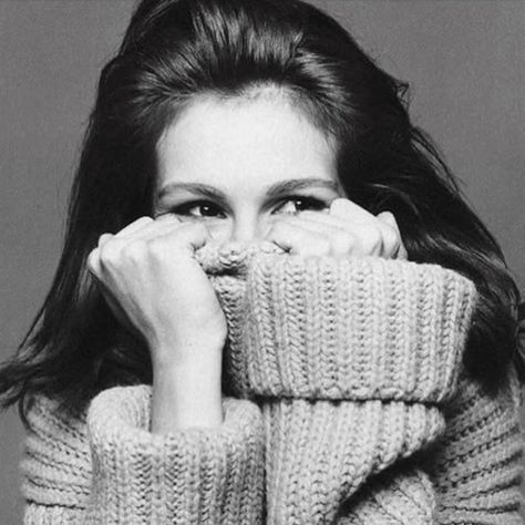 caraiva. on Instagram: “Freezing🥶 #juliaroberts#cozyknits#eveningmood#caraivainsta#caraivajewels#” Studio Photography Poses, Studio Photoshoot, Portrait Photography Poses, Julia Roberts, Studio Shoot, Studio Portraits, Photoshoot Inspiration, Model Poses, Female Portrait