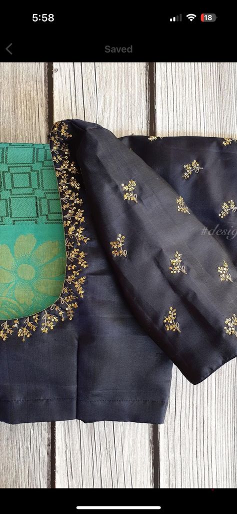 Olive Green Blouse Designs, Simple Thread Work Blouse Designs, Engagement Stills, Half Sleeve Blouse Designs, Traditional Saree Blouse Designs, Basic Blouse Designs, Green Blouse Designs, Aari Design, Cotton Blouse Design