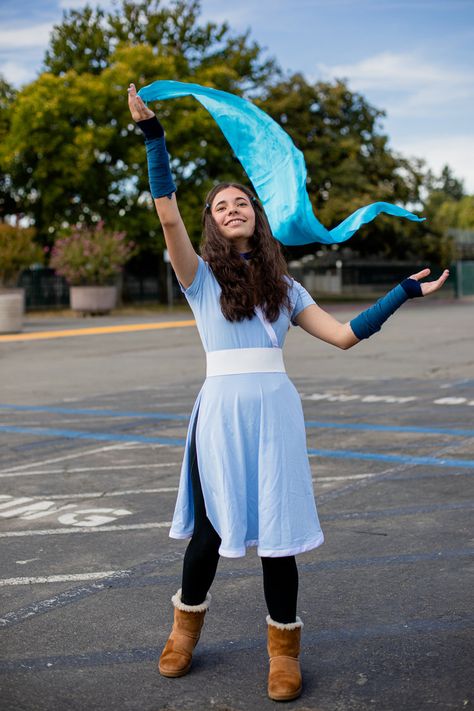 Kitara Avatar Costume, Avatar The Last Airbender Katara Outfits, Water Bender Costume, Easy Halloween Costumes For Asian Women, Easy Cosplays To Do, Modest Cosplay Ideas, Katara Clothes, Avatar Katara Costume, Avatar The Last Airbender Halloween Costumes