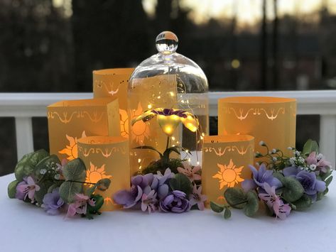 Lantern Rapunzel, Rapunzel Lantern, Rapunzel Wedding Theme, Disney Wedding Centerpieces, Tangled Flower, Tangled Lanterns, Rapunzel Wedding, Tangled Wedding, Tangled Birthday Party