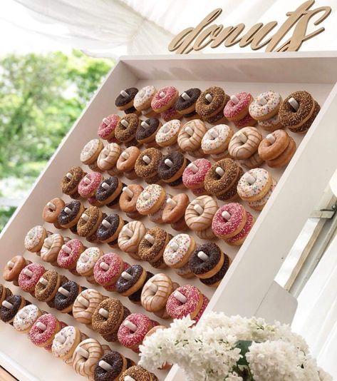 Doughnut Bar Ideas, Donut Graduation Party Ideas, Pharmacy Party, Donut Dessert Table, Wedding Reception Dessert Table, Donut Wall Wedding, Donut Board, Beauty And The Beast Quince, Doughnut Wall