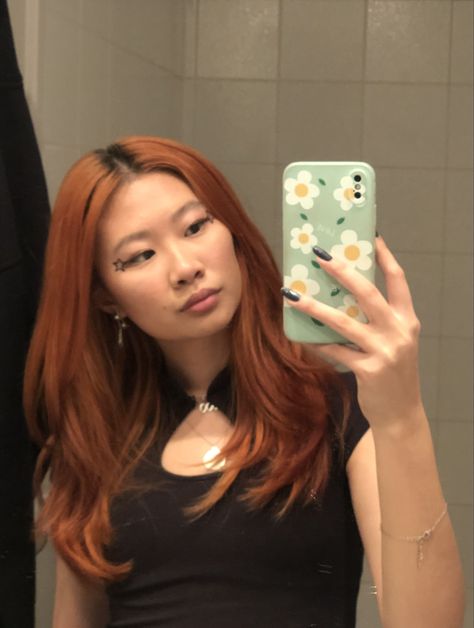 Hair Ideas Ginger, Hairstyles Copper Hair, Copper Hair Aesthetic, Asian Girl Hairstyles, Red Hair Auburn, Red Hair Dark Roots, Winter Hair Ideas, Copper Orange Hair, Asian Red Hair