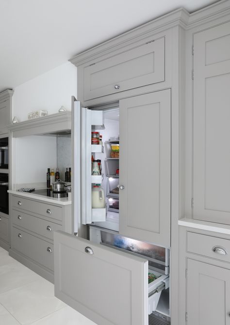 Fisher Paykel Integrated Refrigerator, Kitchen With American Fridge Freezer, Ivy Kitchen, Integrated Refrigerator, Grey Shaker Kitchen, Shaker Cabinet Doors, Shaker Kitchens, Armac Martin, Kitchen 2021