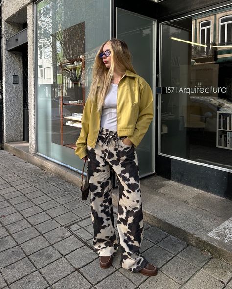 excited about the cow print🐄 do you like this trend?☺️ pants @pullandbear jacket @peppermayo shoes @bershka #bershkastyle #pullandbearcommunity #pullandbear #bershka Cow Pants Outfit, Cow Print Pants, Cow Pants, Trend Pants, Printed Pants Outfits, The Cow, Printed Pants, Cow Print, Western Style