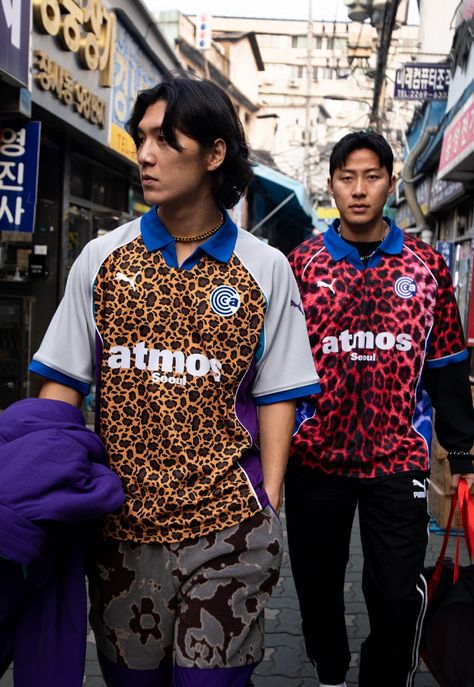 The2Top x PUMA Football Korea Unveils Football Heritage Collection - SoccerBible Freestyle Football, Puma Football, Jersey Fashion, Football Fashion, Football Tops, Photographie Inspo, Retro Sport, Mens Casual Dress Outfits, Vintage Jerseys