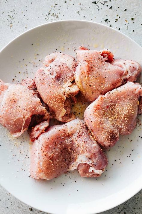 Easy Boneless Chicken Thigh Recipes, Stove Top Chicken Thighs, Easy Chicken Thighs, Stove Top Chicken Breast, Pan Seared Chicken Thighs, Chicken Thights Recipes, Stove Top Chicken, Crispy Baked Chicken Thighs, Honey Soy Chicken