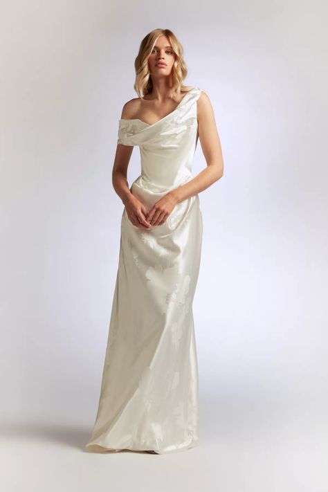 Vivienne Westwood Wedding Dresses by Season Westwood Wedding Dress, Vivienne Westwood Bridal, Vivienne Westwood Wedding Dress, Vivienne Westwood Wedding, Taffeta Dress, Foto Casual, Wedding Dress Inspiration, Bridal Designs, Bridal Couture