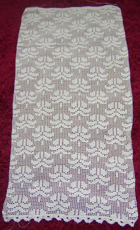 Filet crochet tulip pattern for the window Crochet Tulip Pattern, Crochet Tulip, Lace Curtain, Crochet Filet, Tulip Pattern, Fillet Crochet, Crochet Curtains, Crochet Table Runner, Crochet Borders