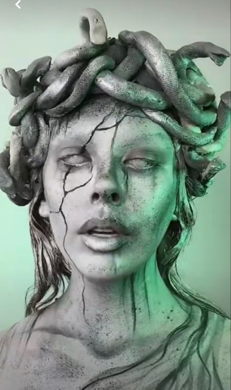 Medusa Pictures, Medusa Painting, Medusa Makeup, Medusa Artwork, Medusa Snake, Medusa Costume, Medusa Art, Clever Halloween Costumes, Special Fx Makeup