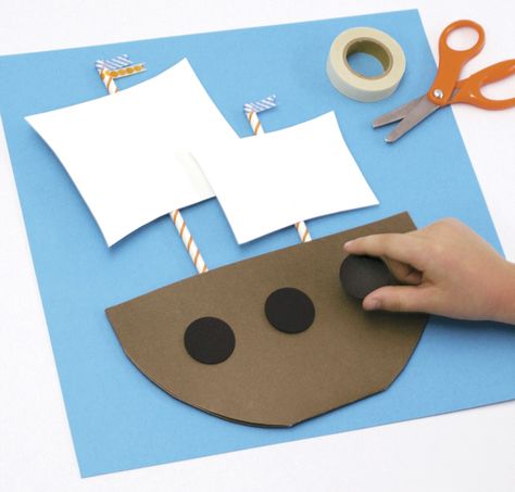 Make a Mayflower will get the kids into the Holiday Spirit when paired with the Pilgrim Story. Mayflower Craft, Pilgrim Crafts, Thanksgiving School, Crafty Morning, Pirate Crafts, November Crafts, Thanksgiving Week, Preschool Projects, Thanksgiving Preschool