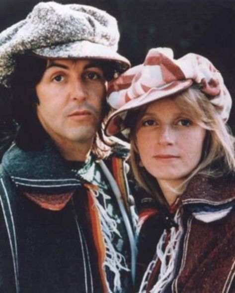 Paul and Linda Harry Benson, Linda Eastman, Beatles Girl, Paul Mccartney And Wings, Paul And Linda Mccartney, Beatles Photos, Beatles Pictures, Guys Night, Sir Paul