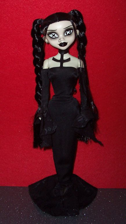 #begoth #dolls #goth #mallgoth Mallgoth Aesthetic, Types Of Goth, Dark Green Hair, 2000s Goth, Living Dead Dolls, Dark Images, Gothic Dolls, Dream Doll, Living Dead