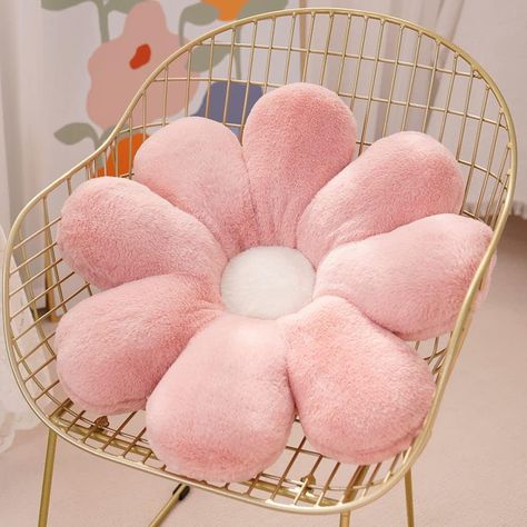 The flower shaped pillow cushion is made of super comfort rabbit plush fabric and filled with fiber cotton. Soft, skin-friendly, good resilience. Girls Bedroom Bedding, Star Fire, Plush Flower, Flower Cushion, Cute Cushions, Fire Flower, Flower Throw Pillows, Comfortable Pillows, Pillows Flowers