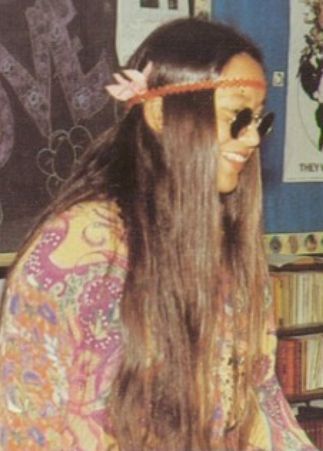 Real Hippies 70s, 70s Hairstyles For Long Hair Hippie, 70s Hippie Hairstyles, 60s Aesthetic Hippie, Hippie Hairstyles 70s, Fulani Braids Goddess, 70s Hippie Hair, Long Hippie Hair, 70s Hairstyles Hippie