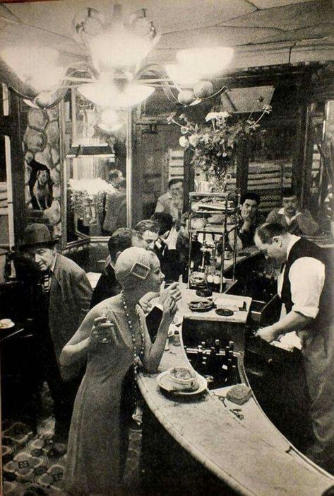 Nyc 1920s Aesthetic, Roaring 20s Photography, Vintage Brothel Aesthetic, Les Halles Paris, Frank Horvat, 1920s Aesthetic, Peisaj Urban, Cafe Society, Old Paris